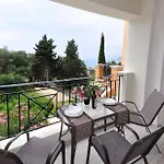 Θέρετρο Dina's Paradise 4*