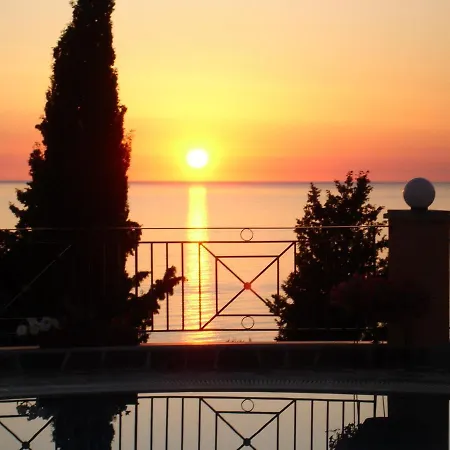 Resort Dina's Paradise 2*