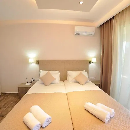Dina's Paradise Resort 2*