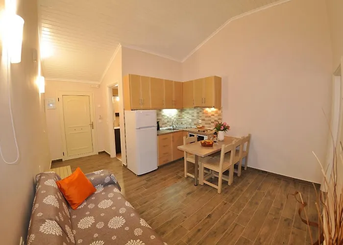 Semesteranläggning (resort) Dina's Paradise Agios Gordios (Corfu)